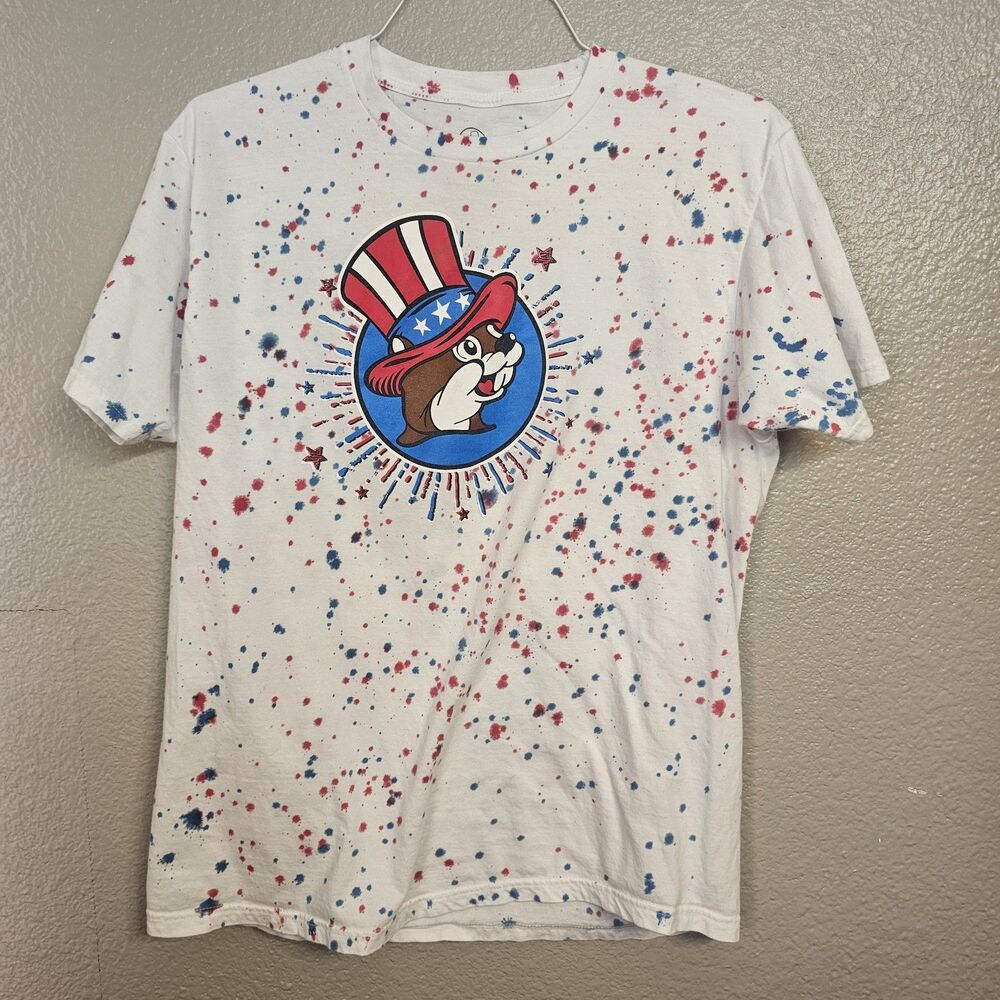 Buc-ee’s T-Shirt Lot Sz L Patriotic Splatter & Vintage No Worries Graphic EE756
